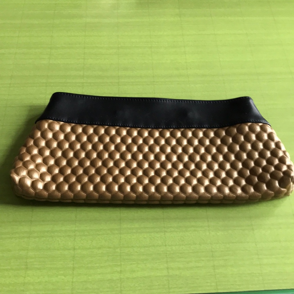 Andrea Valentini Clutch 6x12 Gold/Black Snap Close